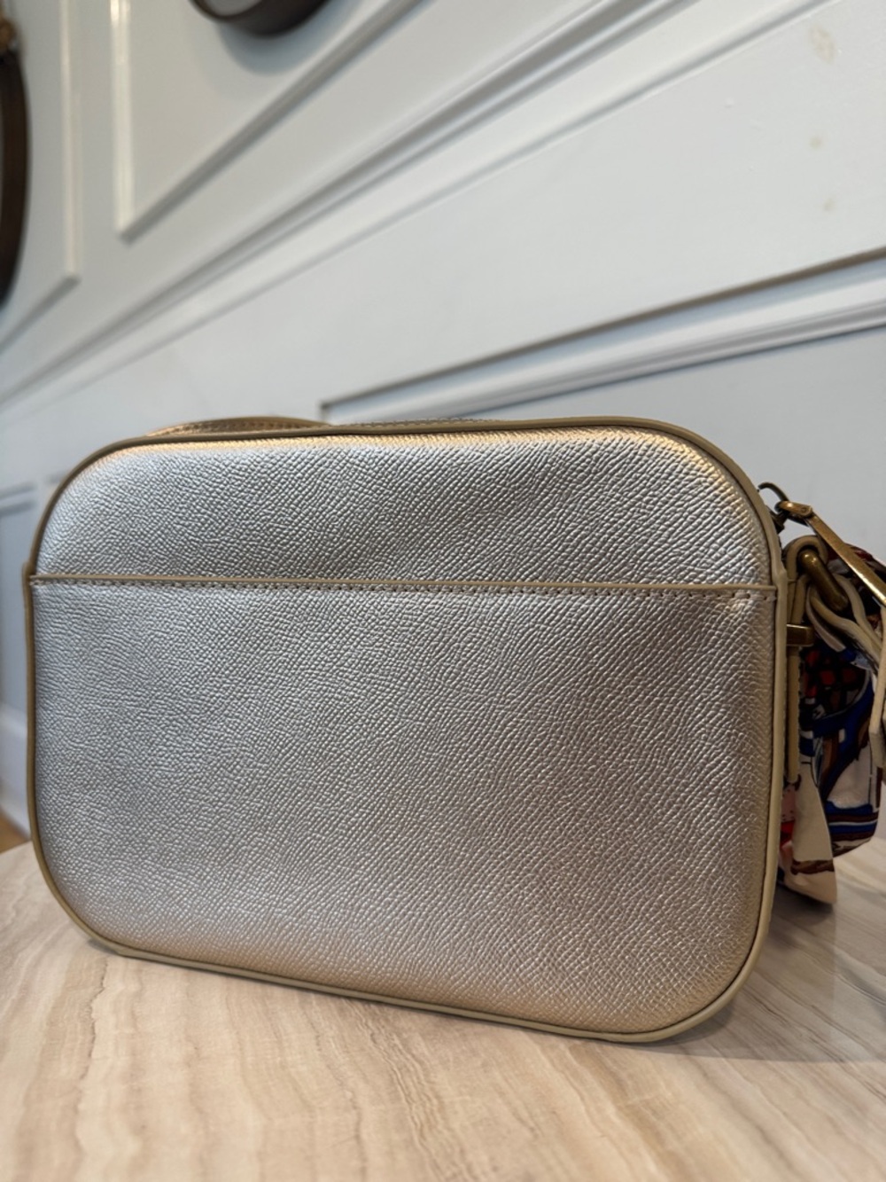 Kurt Geiger Metallic Gold Richmond Leather Crossbody Bag - Picture 8 of 17